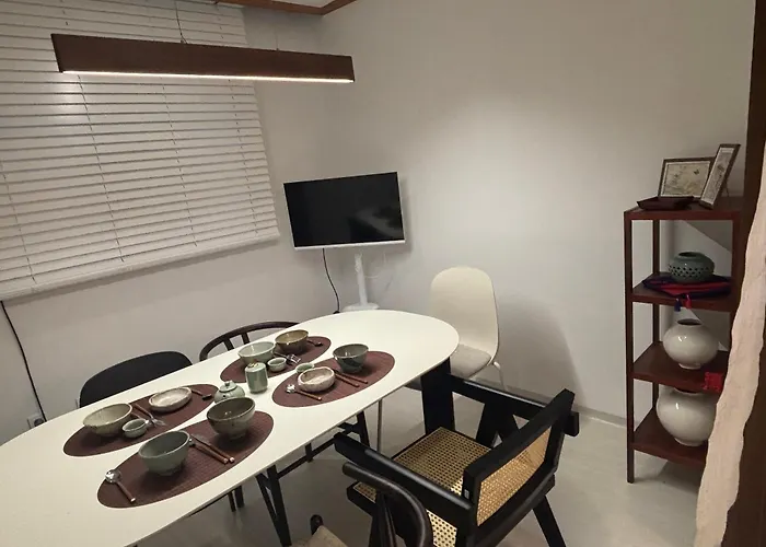 Apartment Ssunny Arirang-myeongdon Station Subway,성신여대역walk,창경궁, Quiet&cozy *