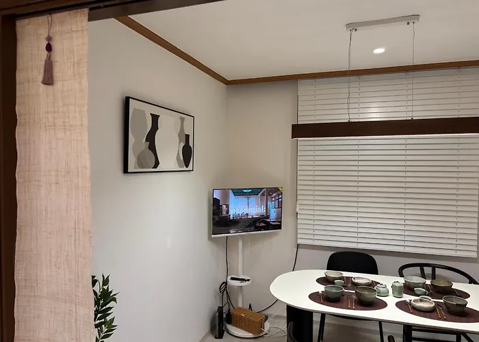 Apartment Ssunny Arirang-myeongdon Station Subway,성신여대역walk,창경궁, Quiet&cozy *
