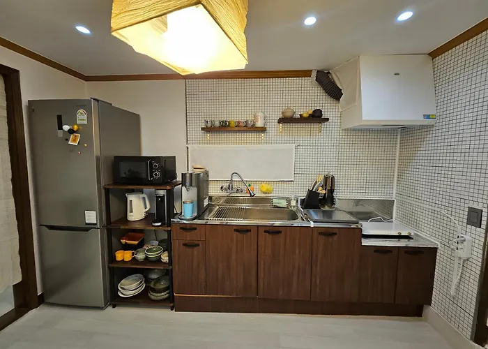 Apartment Ssunny Arirang-myeongdon Station Subway,성신여대역walk,창경궁, Quiet&cozy Seoul
