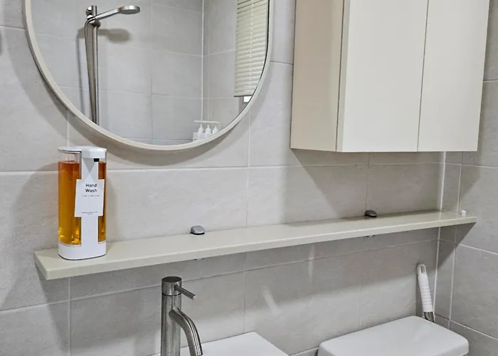 Apartment Ssunny Arirang-myeongdon Station Subway,성신여대역walk,창경궁, Quiet&cozy